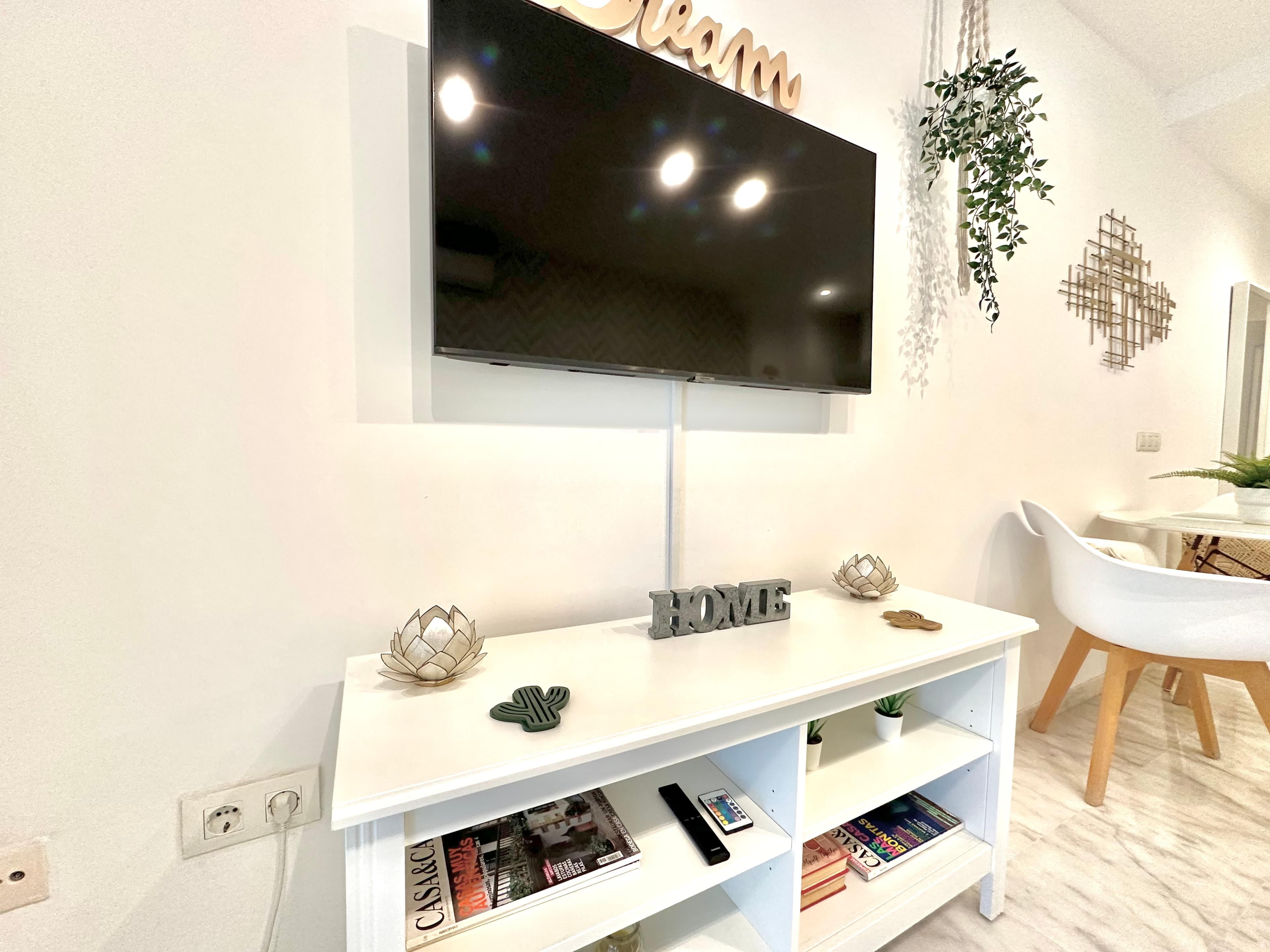 Moderno estudio con terraza y AC en el centro, a pasos del tren y la playa