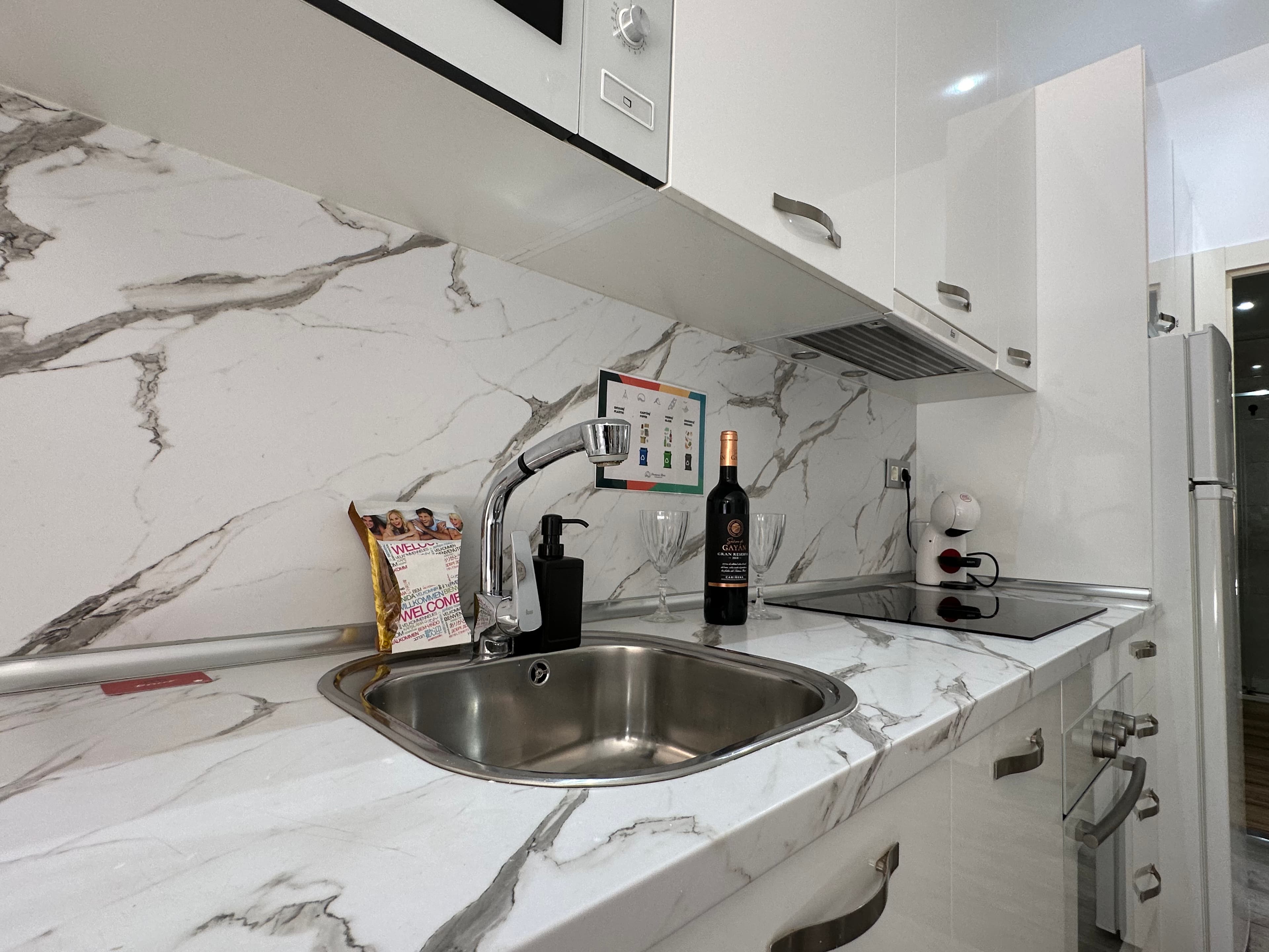 Apartamento 2 dormitorios con parking a 100 m de la playa de La Carihuela