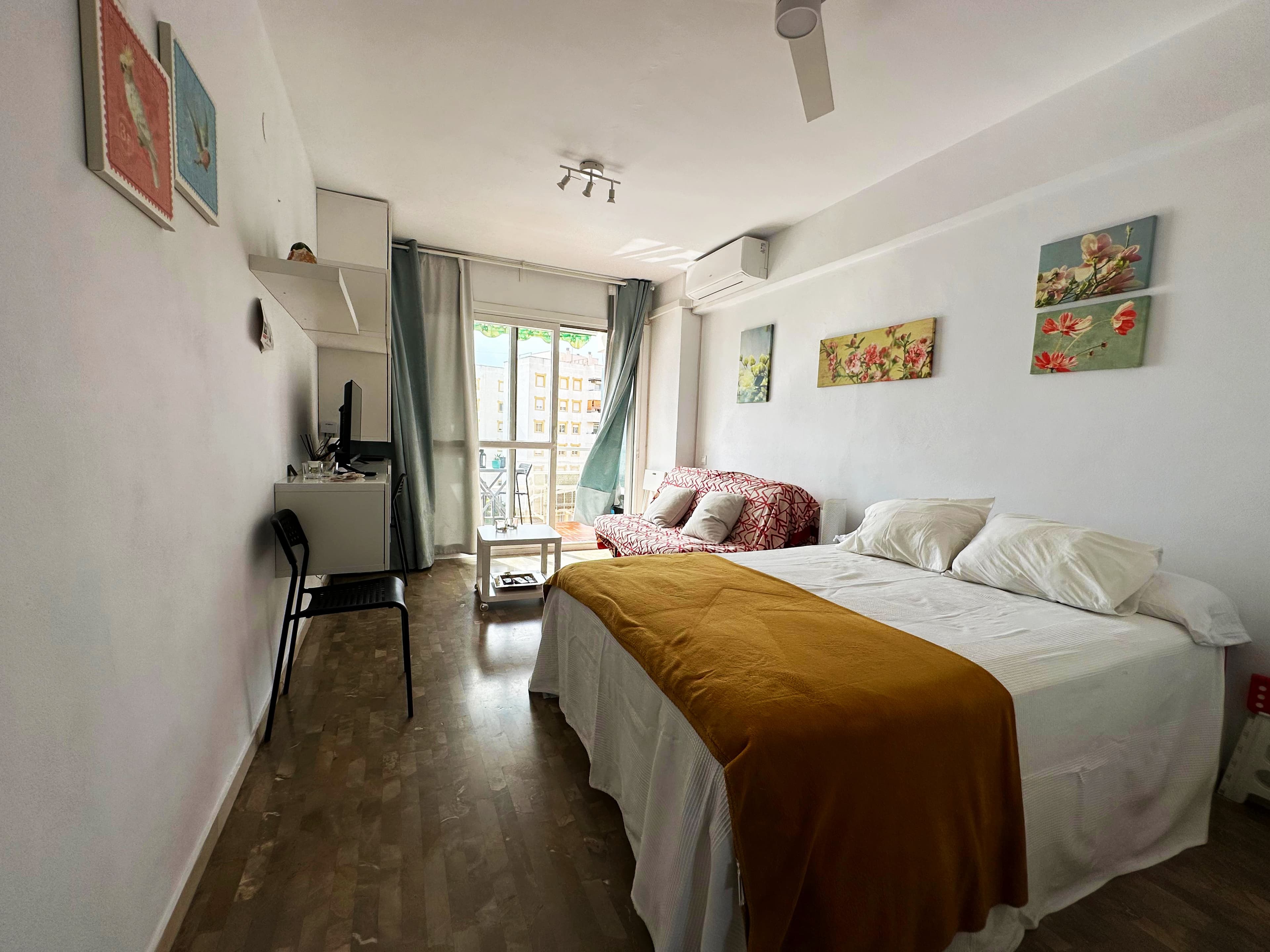 Estudio céntrico con terraza y vistas al mar a 600 m de la playa, Torremolinos