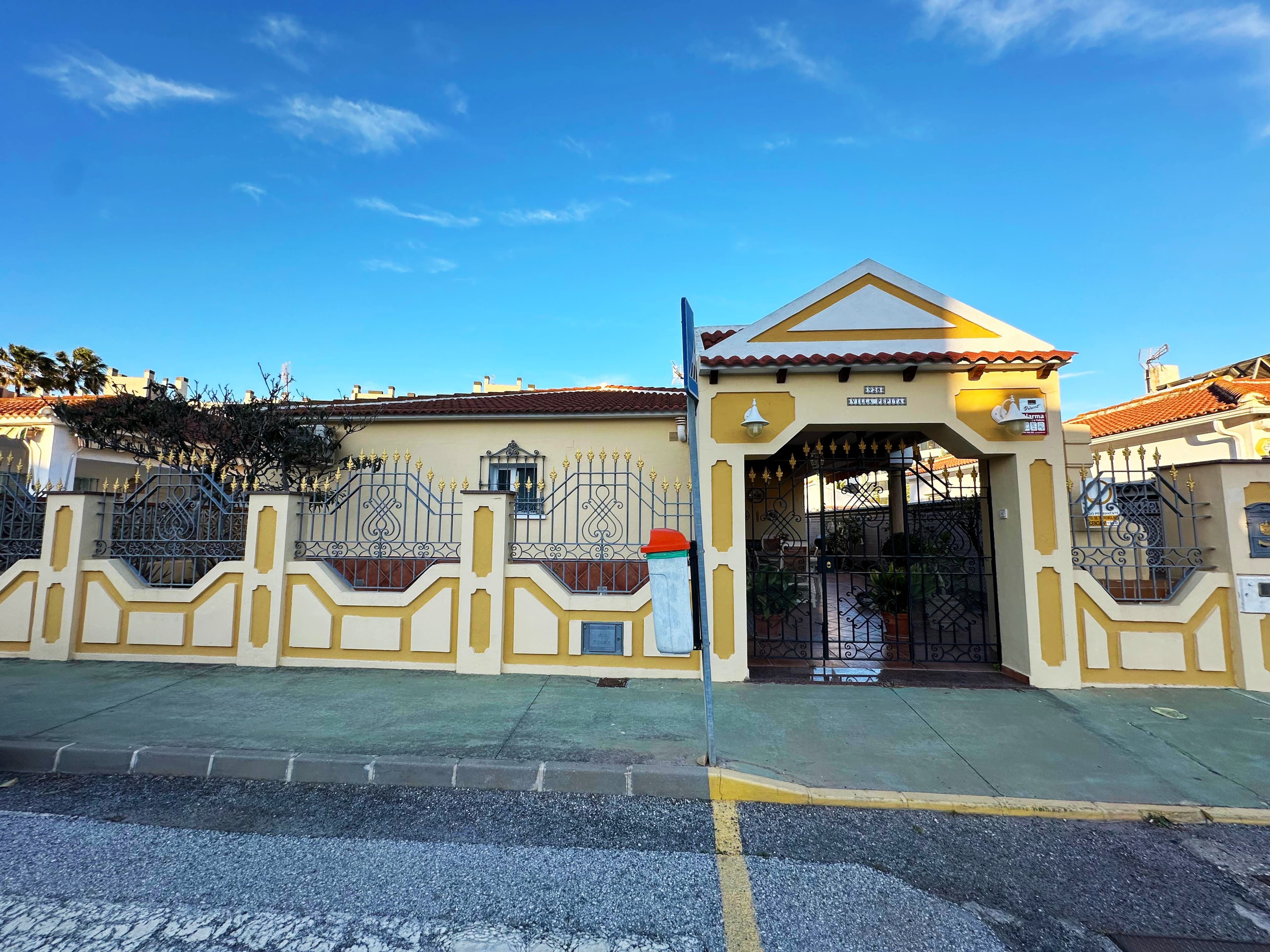 Villa de 3 dormitorios con jardín, barbacoa y piscina a 350 m de la playa