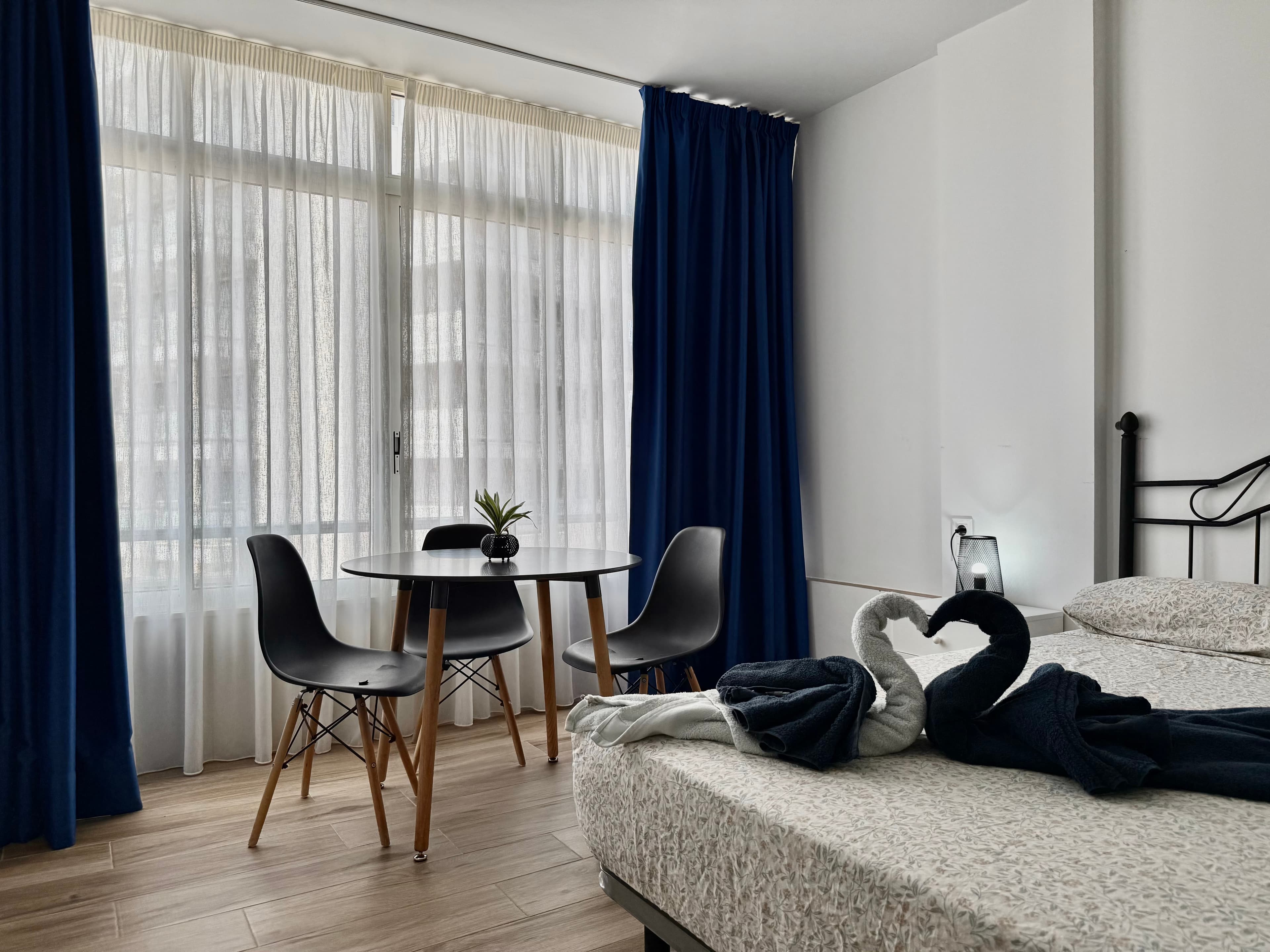 Estudio con vistas al mar y piscina, a 100 m del centro de Torremolinos