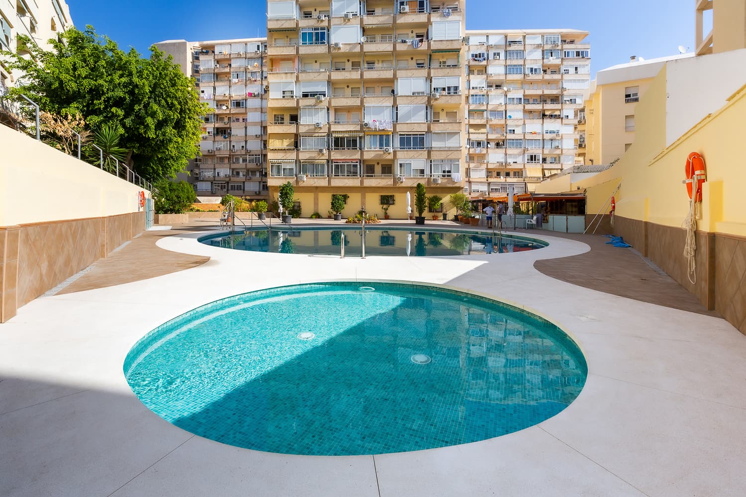 Estudio de diseño con piscina y vistas al mar en el centro de Torremolinos