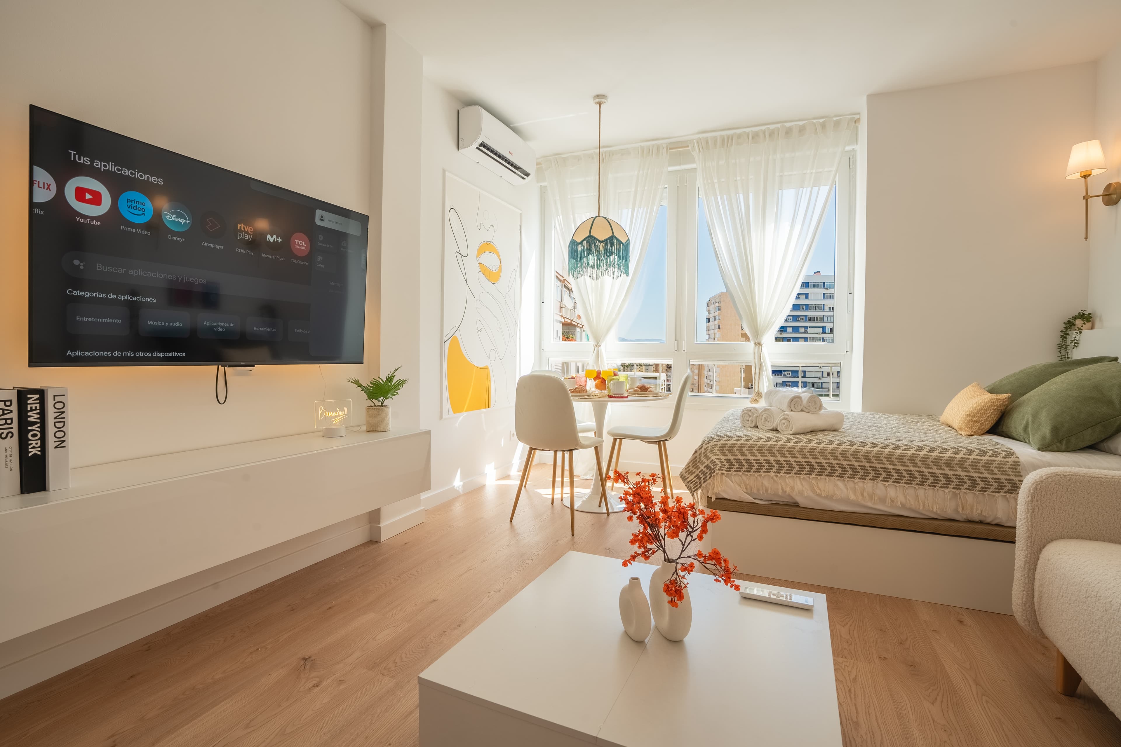 Estudio con vistas al mar y piscina a 5 min del centro de Torremolinos