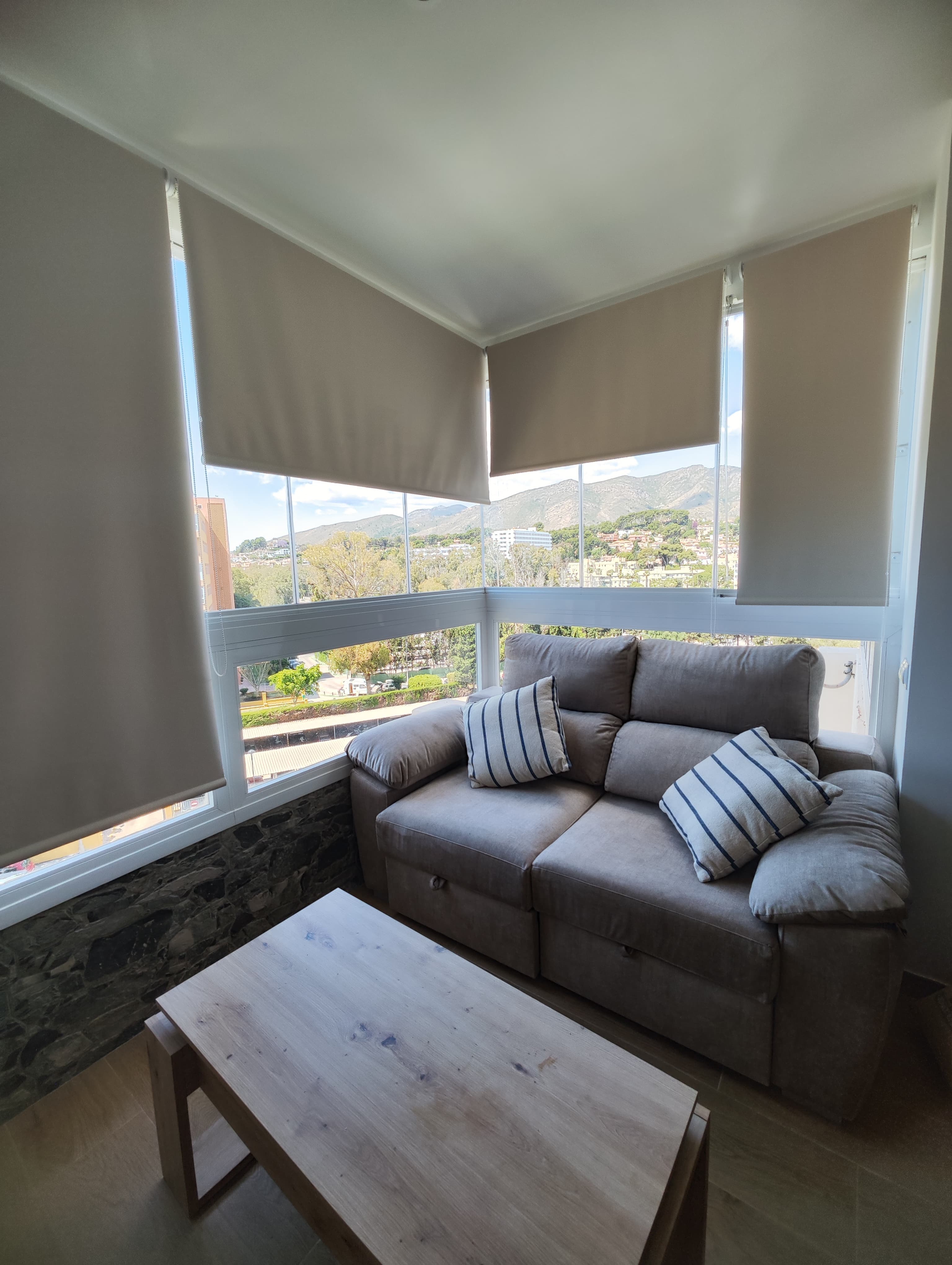 Estudio reformado con vistas al mar, piscina y parking gratis en Torremolinos