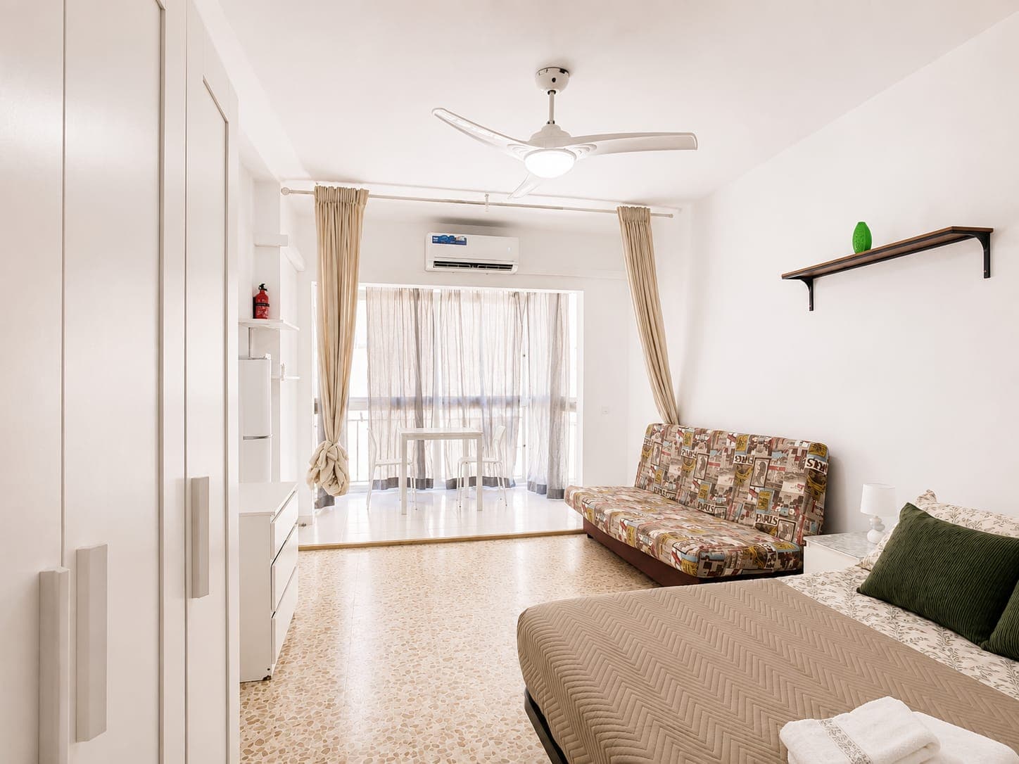Estudio con A/C y wifi en el centro de Torremolinos, playa a 15 minutos
